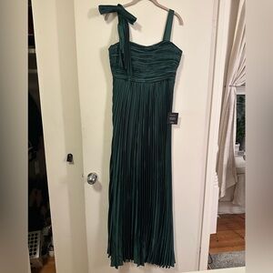Lulu's Gorgeous Purpose Emerald Satin Pleated Sleeveless Bow Maxi Dress
